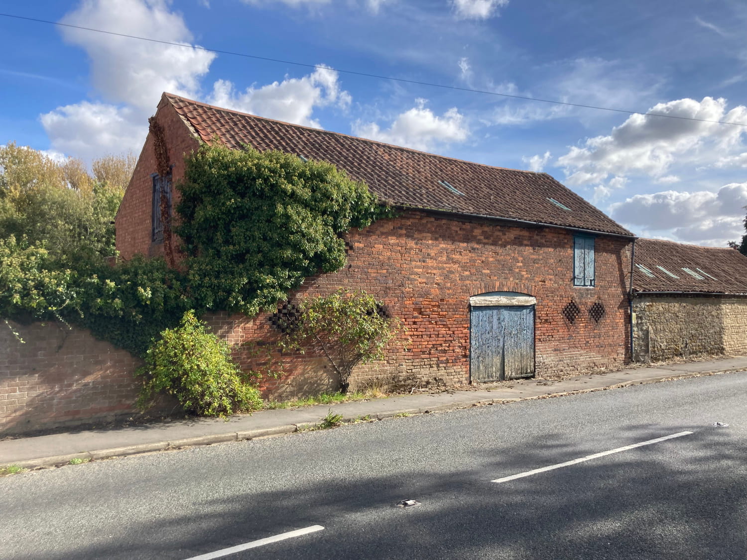 An image of a barn at Spinney Farm.